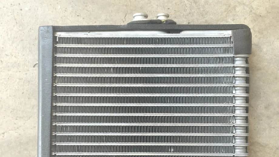 Czym zakleić dziurę w chłodnicy? Skuteczne metody naprawy