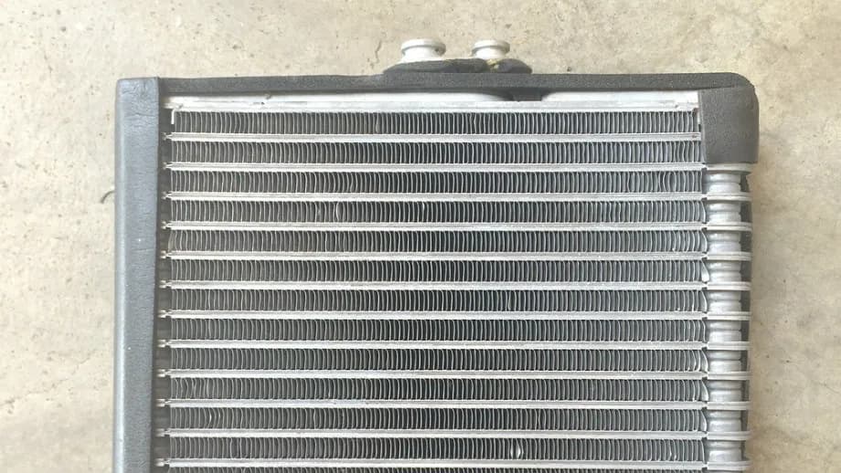 Czym zakleić dziurę w chłodnicy? Skuteczne metody naprawy