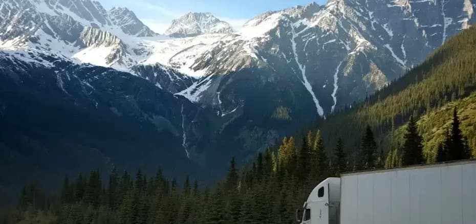 Ile kosztuje OC naczepy? Poznaj tajniki cen i ukryte koszty