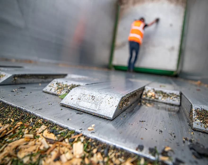 Jak działa ruchoma podłoga w naczepie? Odkryj jej tajemnice i zalety