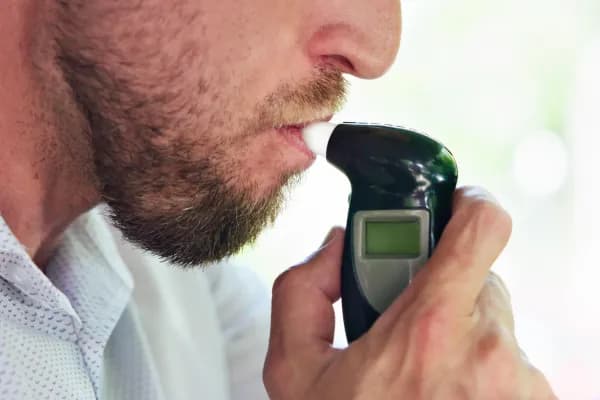 Jak dmuchać w alkomat żeby nie wykazało - skutki oszukiwania alkomatu