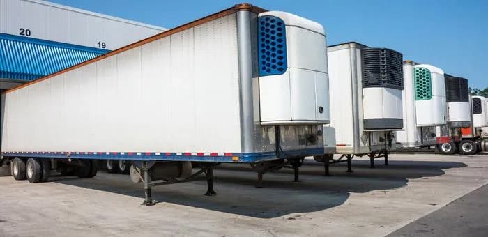 Jak wysuszyć naczepę chłodnie i uniknąć problemów z wilgocią