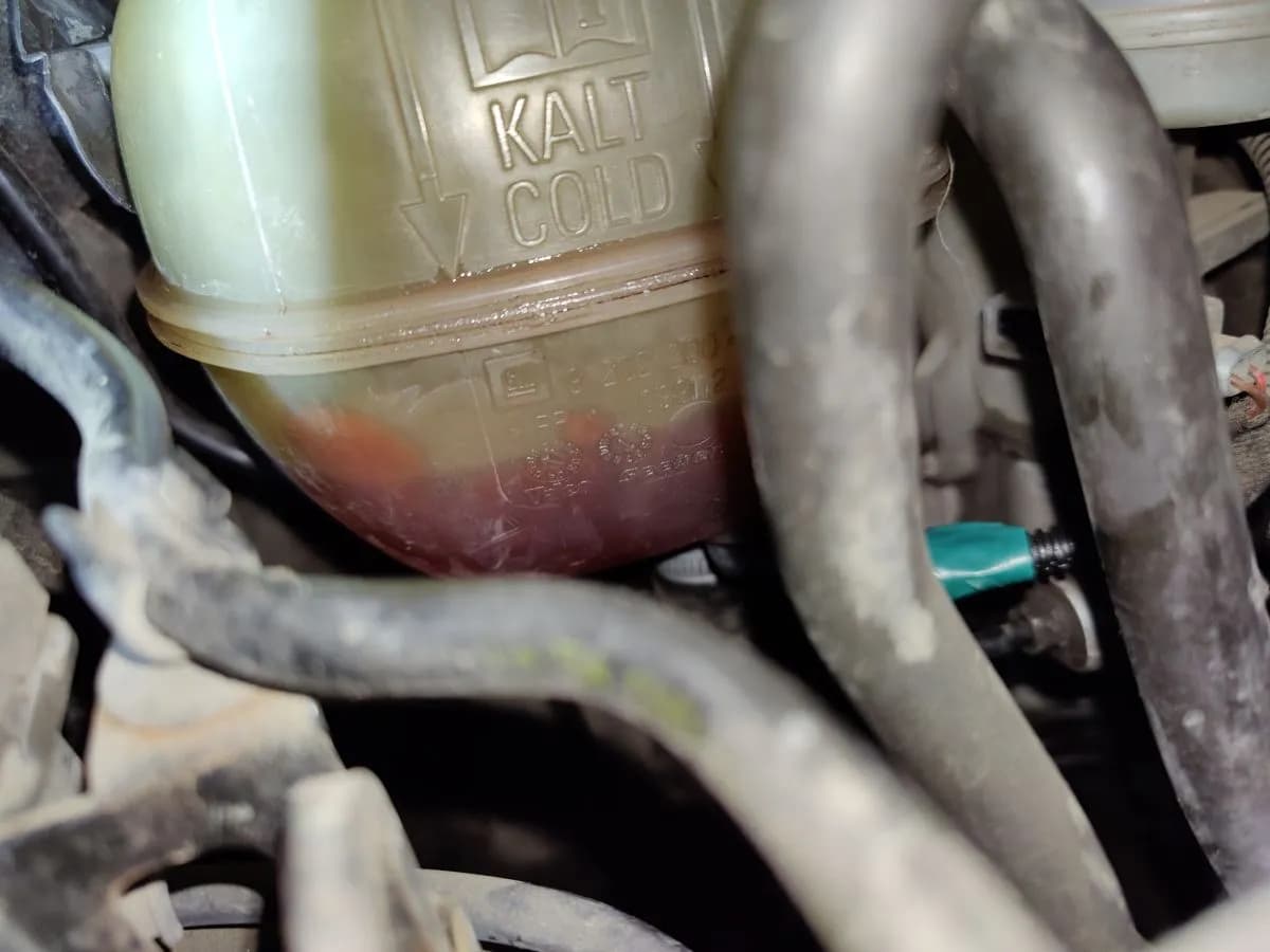 Ile płynu do chłodnicy Opel Vectra C? Uniknij kosztownych napraw!