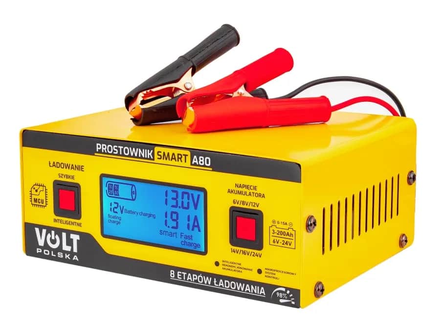 Ile powinien mieć naładowany akumulator na prostowniku, aby uniknąć uszkodzeń?