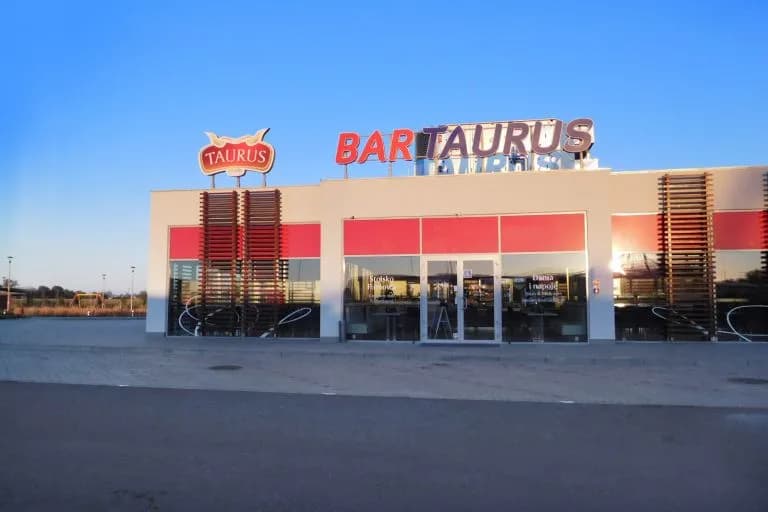 Gdzie można zjeść na autostradzie A1? Odkryj najlepsze miejsca na posiłek