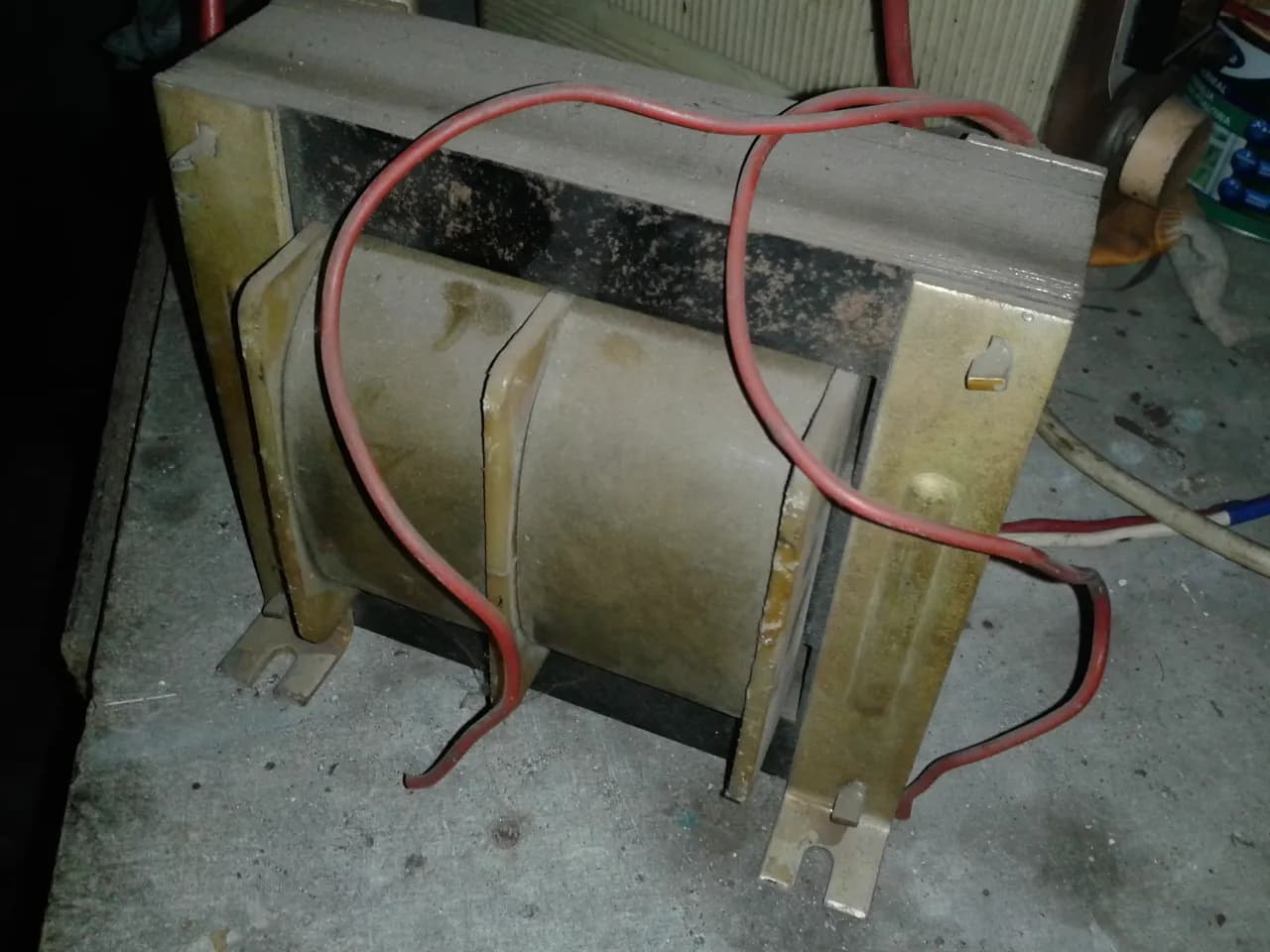 Jaki transformator do prostownika 12V? Wybierz mądrze, uniknij błędów