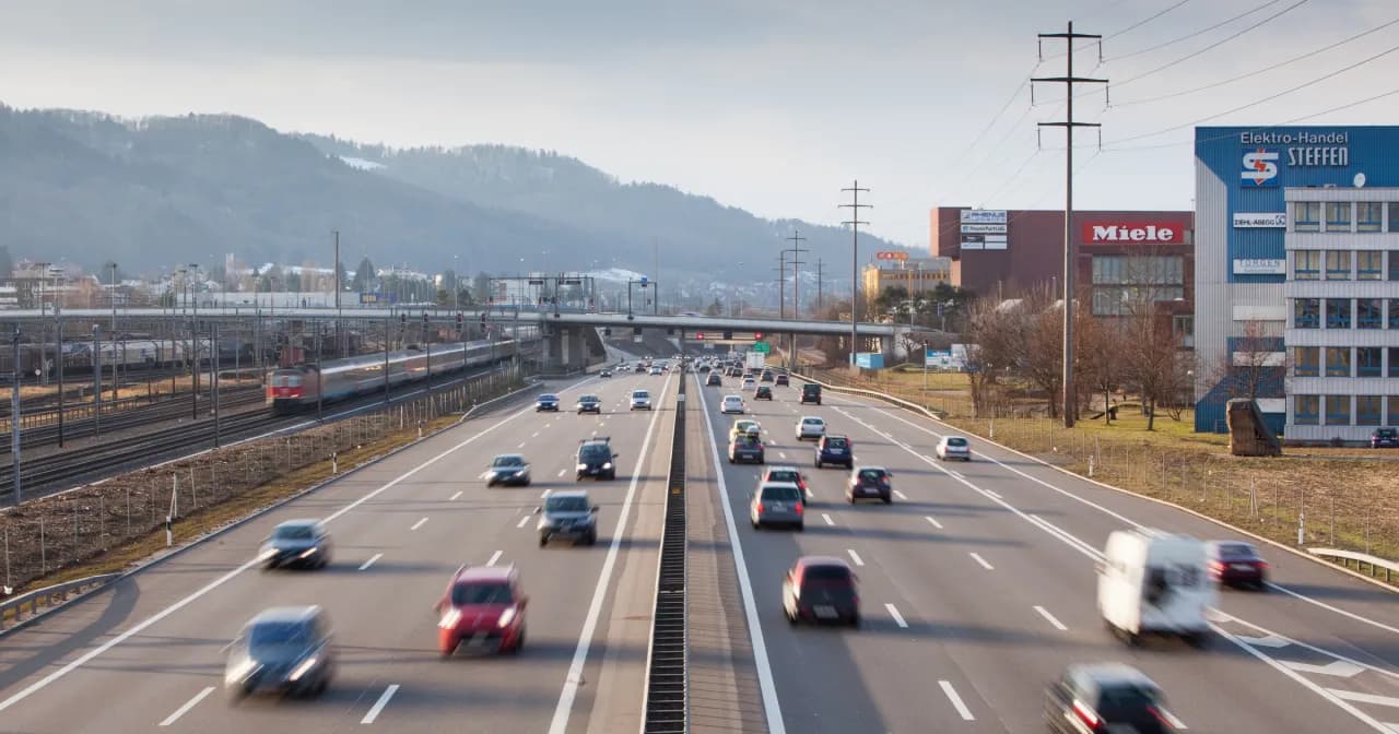 Ile kosztuje autostrada w Szwajcarii? Sprawdź, co musisz wiedzieć